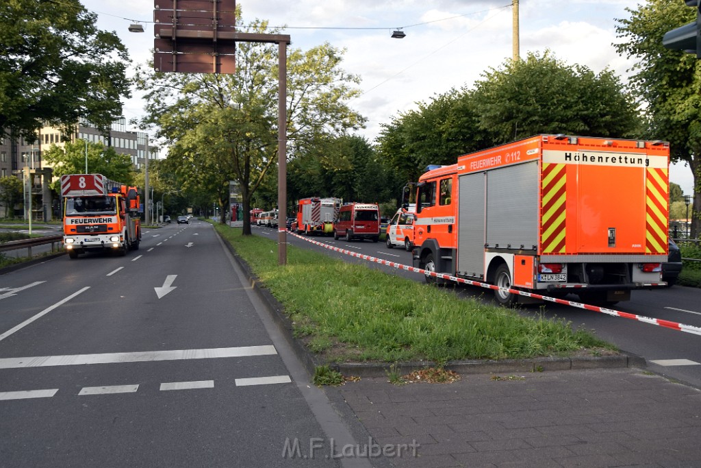 Koelner Seilbahn Gondel blieb haengen Koeln Linksrheinisch P694.JPG - Miklos Laubert